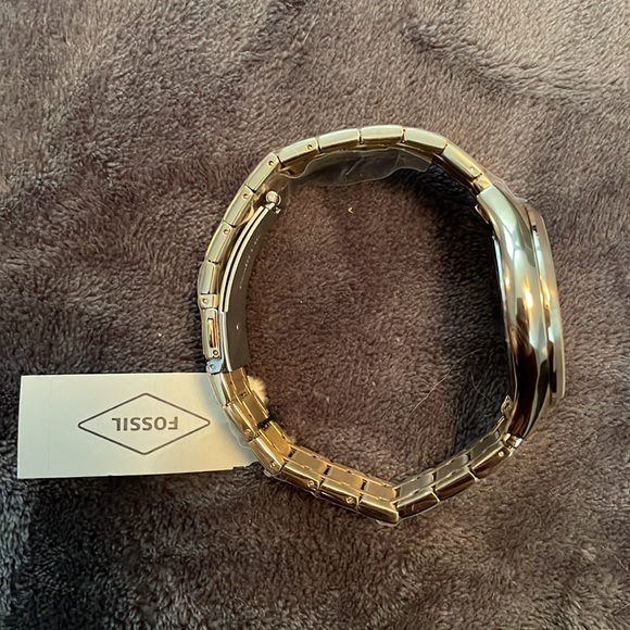 COPY - NWT men’s fossil watch (gold) - Picture 3 of 7